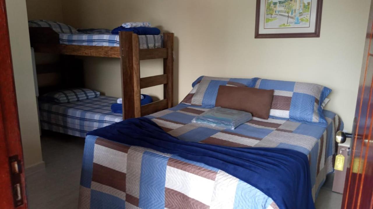 Garatucaia - Casa De Madeira Homestay *